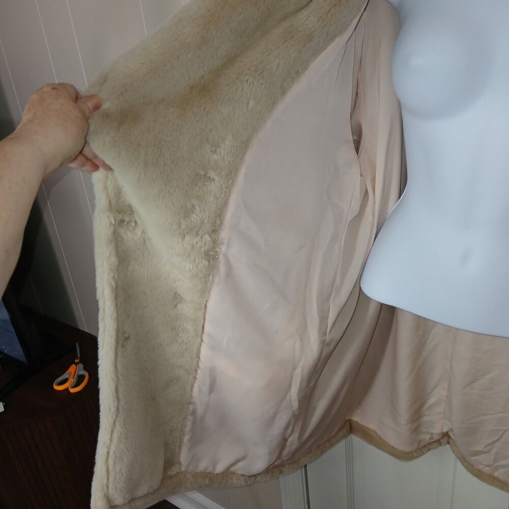 Altar'd State Faux Fur Coat Women's Size L Taupe Beige Double Breasted NWT $120 - Picture 11 of 16